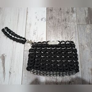 Walleska day or night pop can clutchColor black and silver‎